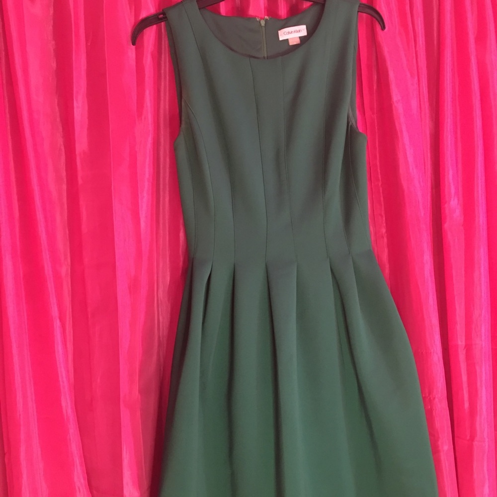 Green dress with pockets!